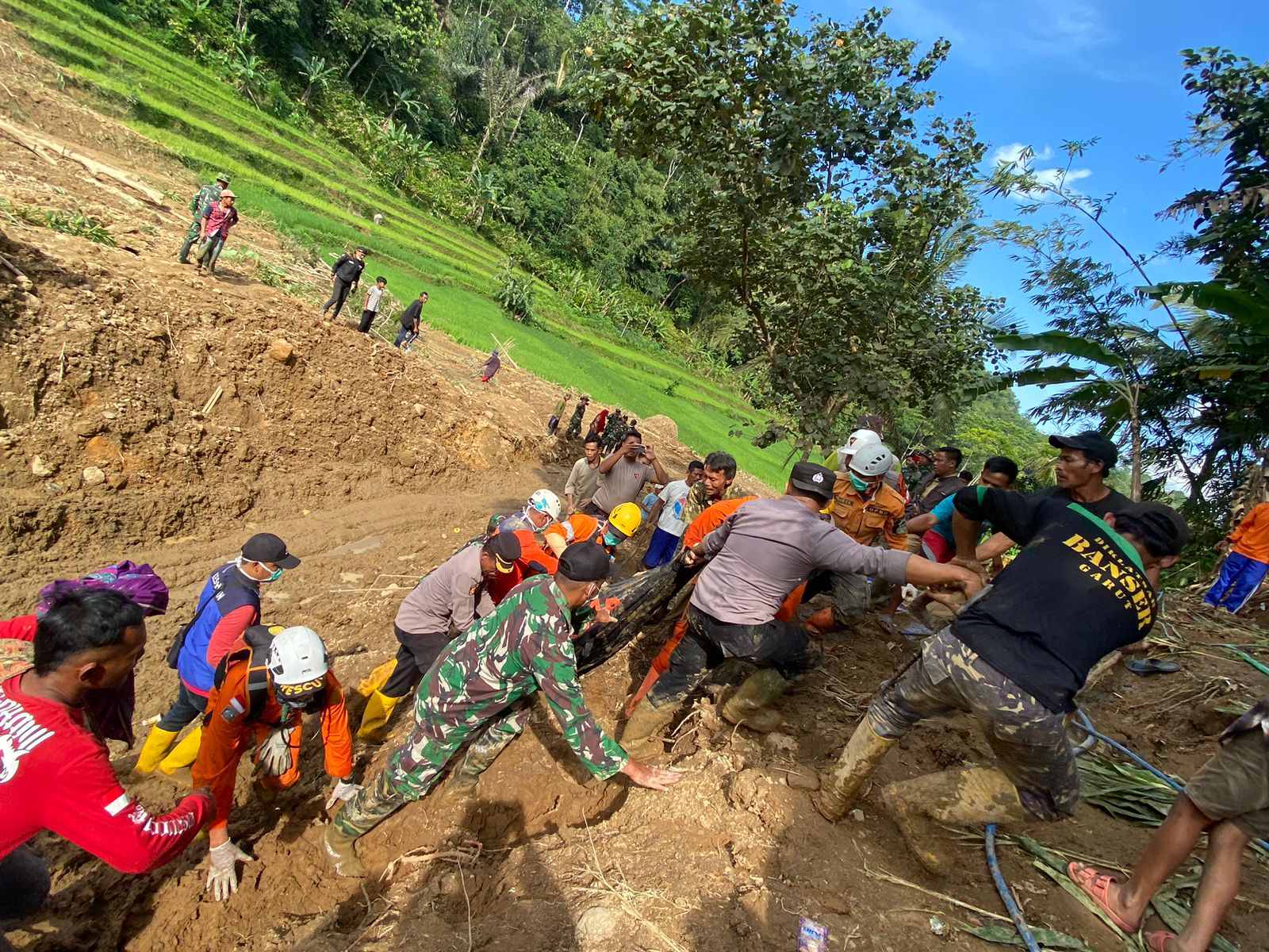 Tim SAR Berhasil Temukan Yayah Tertimbun Longsor